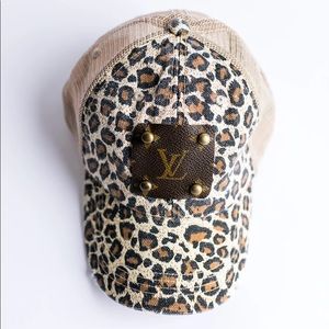 Louis Vuitton leopard print ball cap 🐆